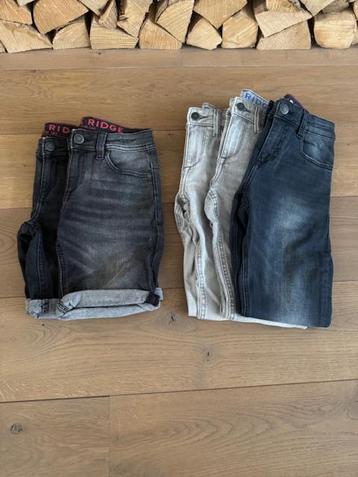 3 jeans mt 140/146 en 2x korte broek, mt 140. Nieuwstaat! beschikbaar voor biedingen