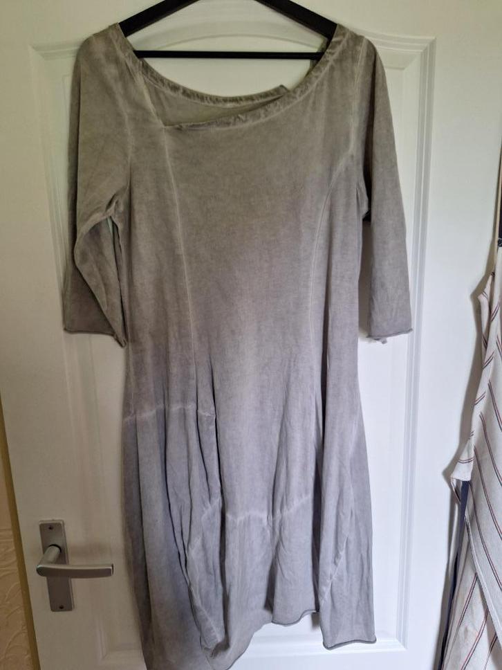 Rundholz jurk in grijs, maat M, Kleding | Dames, Jurken, Zo goed als nieuw, Maat 38/40 (M), Grijs, Knielengte, Verzenden