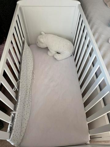 Mooie witte babybox / ledikant van Prénatal beschikbaar voor biedingen