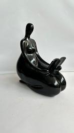 Zwart kunststof? Plastic? Lucite? Beeld dame leest boek, Antiek en Kunst, Ophalen of Verzenden