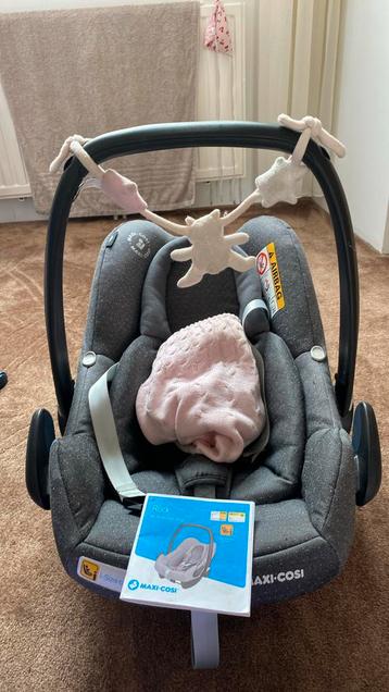 Maxi Cosi Rock met babyverkleiner beschikbaar voor biedingen