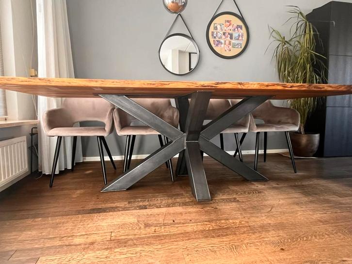 Eiken eetkamertafel met stalen kruispoot, Huis en Inrichting, Tafels | Eettafels, Zo goed als nieuw, 100 tot 150 cm, 200 cm of meer