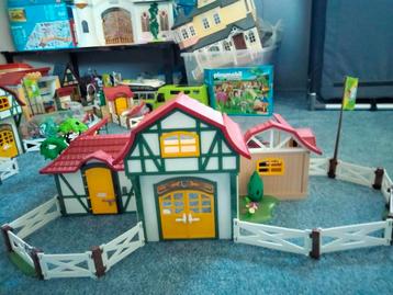 Zeer grote manege van Playmobil. beschikbaar voor biedingen