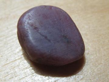 ede. 2x aparte edelsteen ROBIJN (4) beschikbaar voor biedingen