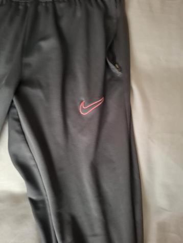 Nike sportbroek  beschikbaar voor biedingen