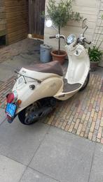 MIO scooter gebruikt, met helm, Fietsen en Brommers, Scooters | SYM, Mio, Gebruikt, Maximaal 45 km/u, Ophalen of Verzenden