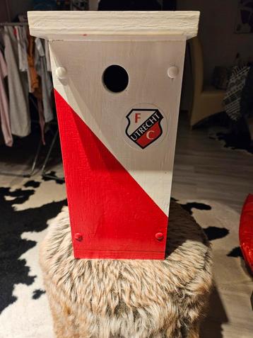 FC Utrecht (handgemaakt)vogelhuisje ( zware kwaliteit) beschikbaar voor biedingen