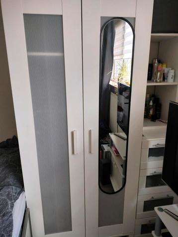 Witte Kledingkast met Deuren en Spiegel beschikbaar voor biedingen