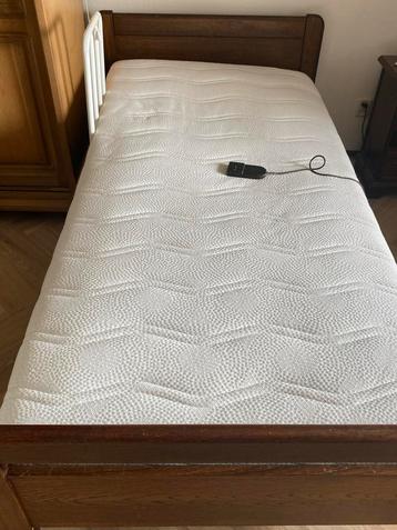 seniorenbed met matras beschikbaar voor biedingen