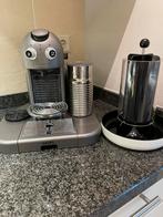 Nespresso machine Krups met melkopschuimer en cuphouder, Ophalen, Gebruikt, Koffiepads en cups, Afneembaar waterreservoir