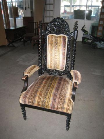 Antieke Renaissance stijl fauteuil beschikbaar voor biedingen