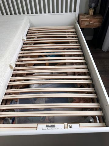 Ikea Idanäs bed 180x200 + 2 elektrische lattenbodems-matras - afbeelding 4