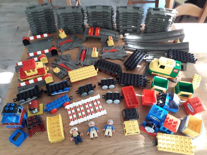Lego Duplo veel Rails , Wissels , Bruggen en wagentjes enz., Kinderen en Baby's, Speelgoed | Duplo en Lego, Gebruikt, Duplo, Ophalen of Verzenden