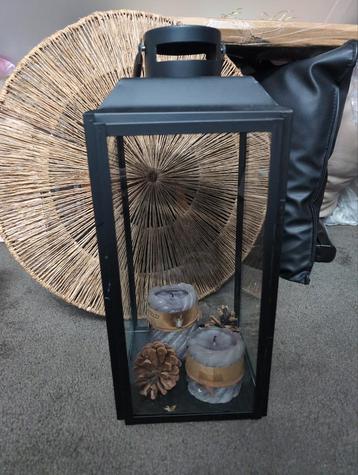 Windlicht met Glas en Inhoud beschikbaar voor biedingen