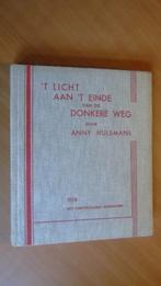 Hulsmans, Anny. 't Licht aan 't einde van de donkere weg, Ophalen of Verzenden, Gelezen, Nederland