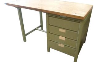 Werkbank met 4 lades	 beschikbaar voor biedingen