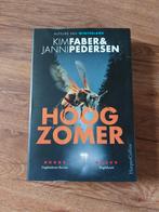 Thriller • Kim Faber & Janni Pedersen - Hoogzomer, Ophalen of Verzenden, Zo goed als nieuw, Kim Faber & Janni Pedersen