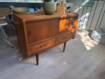 Vintage jaren 60 dressoir beschikbaar voor biedingen