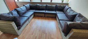 Grote serre bank, tuin bank bruin leder bekleding beschikbaar voor biedingen