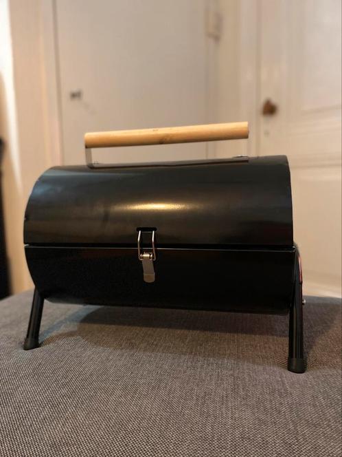 Portable barbecue. bbq houtskool., Tuin en Terras, Houtskoolbarbecues, Nieuw, Met accessoires, Ophalen