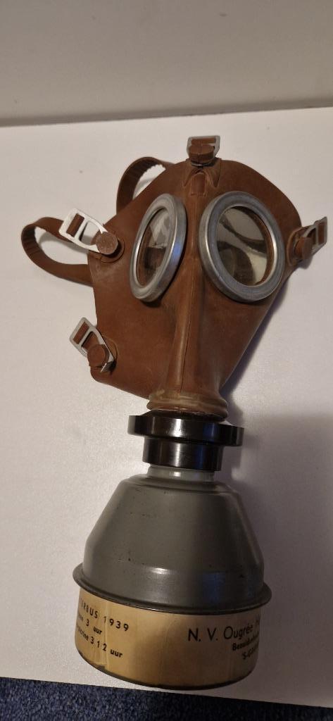 WO2 L.702 Model gasmasker met filter., Verzamelen, Militaria | Tweede Wereldoorlog, Overige soorten, Kleding of Schoenen, Nederland