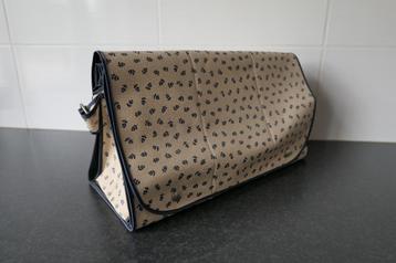 Retro luiertas uit de jaren 70, wit met blauwe bloemetjes beschikbaar voor biedingen