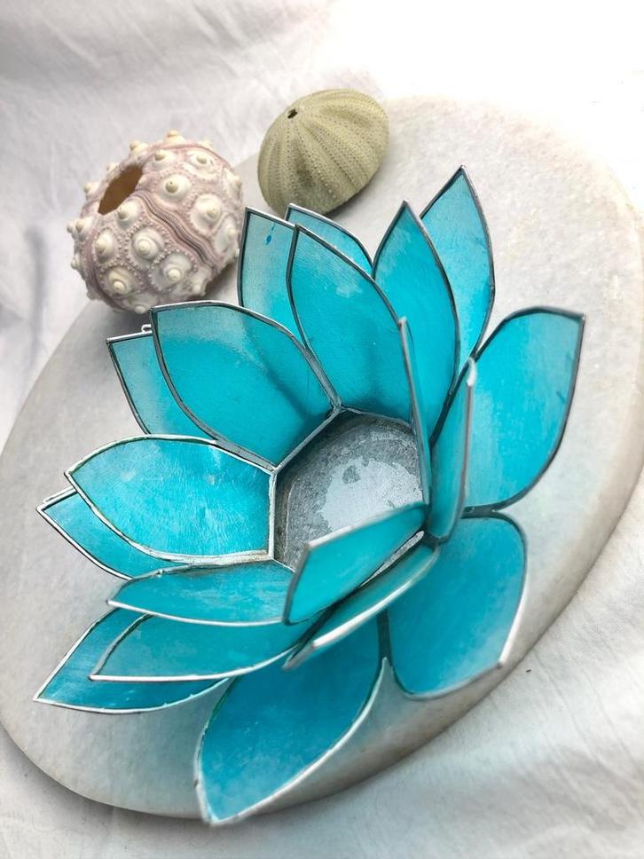 Capiz Lotus waxinelichthouder, Huis en Inrichting, Woonaccessoires | Kandelaars en Kaarsen, Zo goed als nieuw, Minder dan 25 cm
