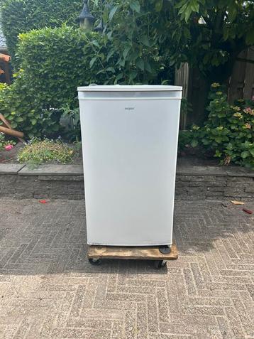 Koelkast tafel model werkt goed. beschikbaar voor biedingen