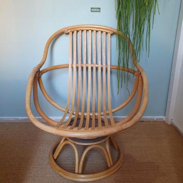 Vintage Rotan Draaistoel  beschikbaar voor biedingen