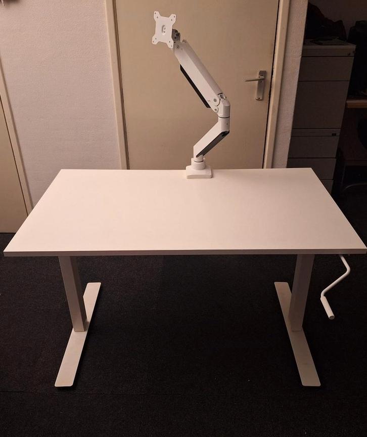 Bureau TROTTEN 120x70 cm, Huis en Inrichting, Bureaus, Gebruikt, Bureau, In hoogte verstelbaar, Ophalen