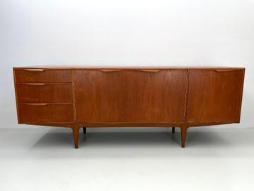 Vintage McIntosh dressoir beschikbaar voor biedingen