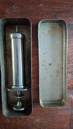 Vintage Antieke Metalen Medische Spuit/instrument in Doos, Ophalen of Verzenden
