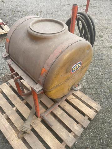 Onkruid spuit voor achter tractor beschikbaar voor biedingen