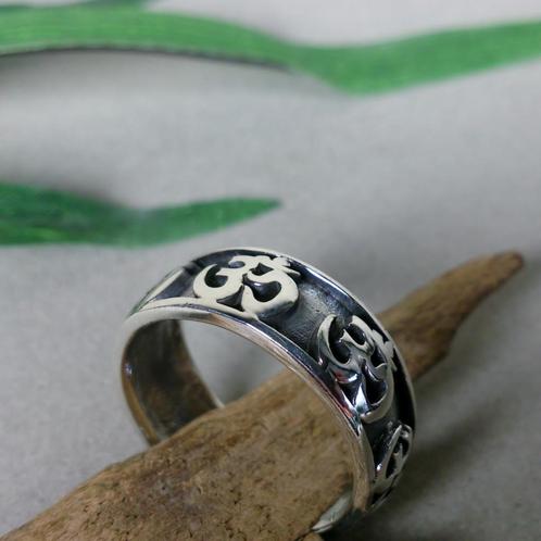 Echt Zilveren Ring - Aum - maten 16,25 ~ 17 ~ 19 ~ 19,5, Sieraden, Tassen en Uiterlijk, Ringen, Nieuw, Dame of Heer, Zilver, Zilver