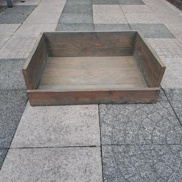 Gratis af te halen / houten hondenbak beschikbaar voor biedingen