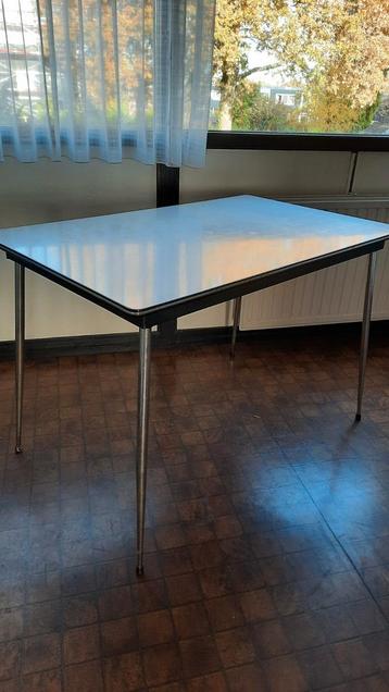 Formica Keukentafel met Stoelen beschikbaar voor biedingen
