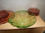 Oud groen glazen fruit schaal. Schelp model, Antiek en Kunst, Ophalen of Verzenden