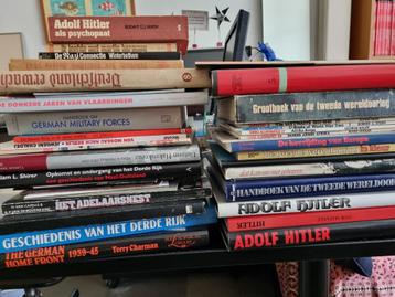 Assorti Tweede Wereldoorlog boeken beschikbaar voor biedingen