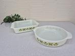 Ovenschaal (2) Anchor Hocking. Vintage set schalen melkglas., Huis en Inrichting, Keuken | Potten en Pannen, ., Overige typen