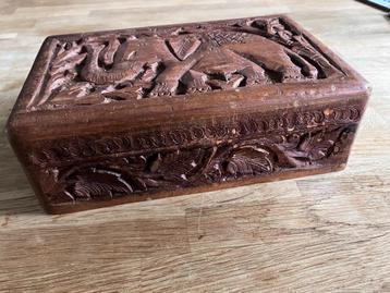 Houten (sieraden)kistje beschikbaar voor biedingen