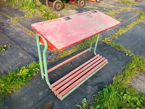 Schuurvondst, ouderwets vintage schooltafeltje schoolbankje, Antiek en Kunst, Antiek | Meubels | Stoelen en Banken, Ophalen