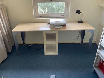 Gratis bureau beschikbaar voor biedingen