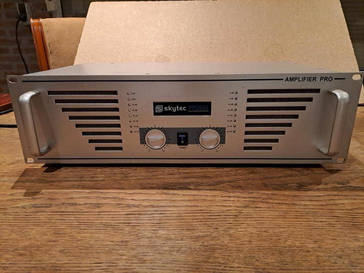 Skytec PRO600 Versterker, Audio, Tv en Foto, Versterkers en Receivers, Zo goed als nieuw, Stereo, 120 watt of meer, Overige merken
