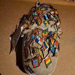 Landenspeldjes plus speldenkussen, Ophalen of Verzenden, Sport