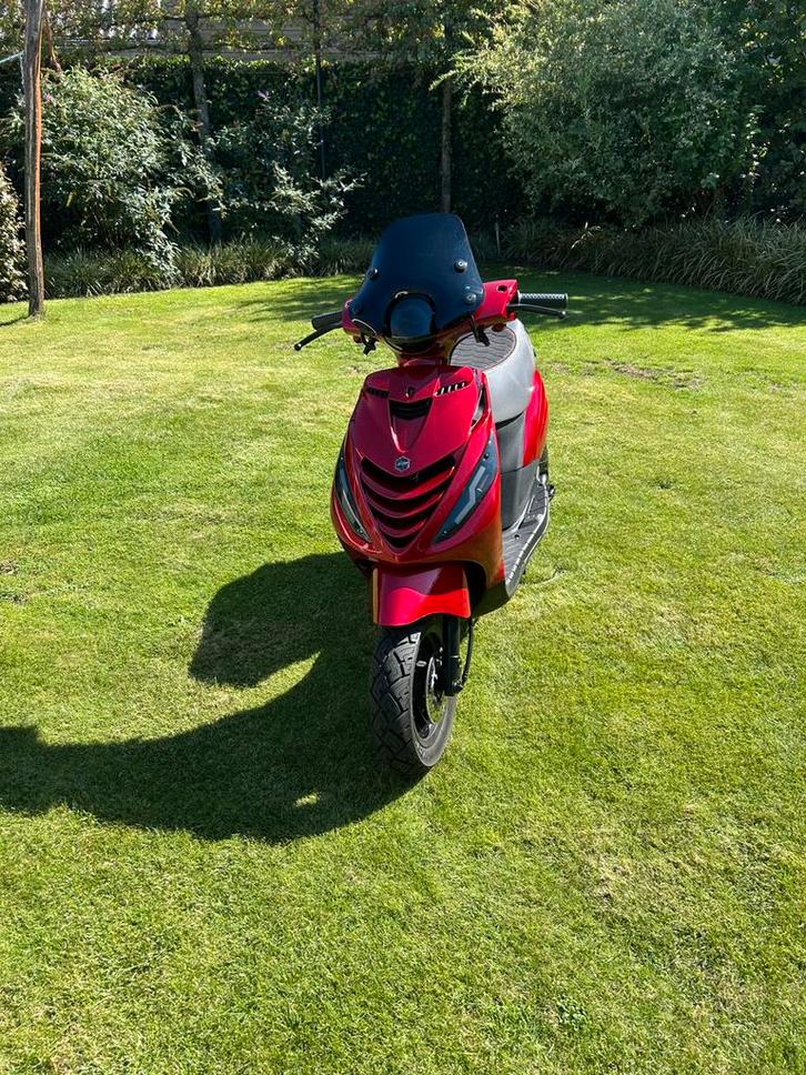 Super dikke 80cc 4t 2005 frame, Fietsen en Brommers, Scooters | Piaggio, Zo goed als nieuw, Zip, Maximaal 25 km/u, Benzine, Ophalen
