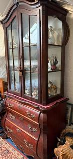 Notenhouten vitrine kast zeer mooie staat, Ophalen of Verzenden