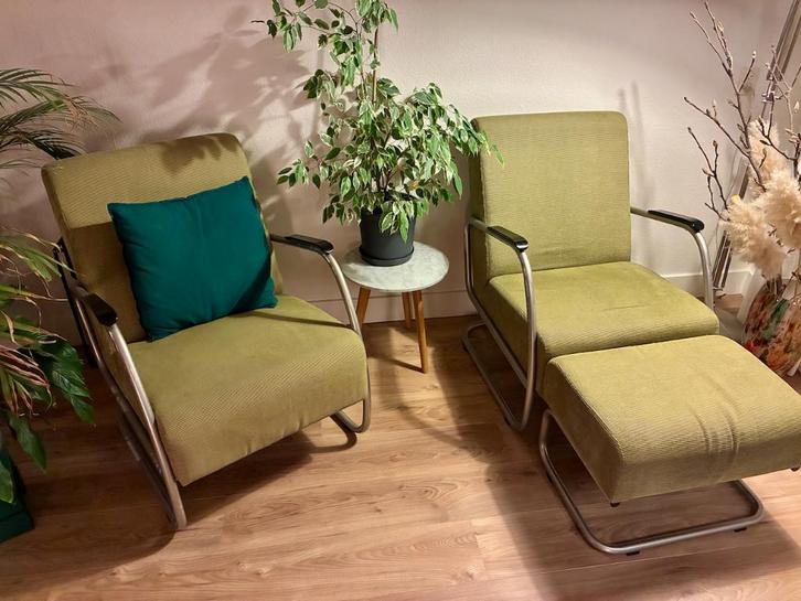 Heerlijke retro designer stoelen met hocker (set van 2), Huis en Inrichting, Fauteuils, Gebruikt, Stof, 50 tot 75 cm, 75 tot 100 cm