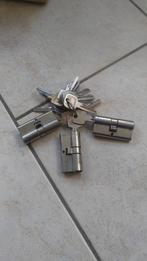 3 gelijksluitende deur cilinders met 15 sleutels, Doe-het-zelf en Verbouw, Hang- en Sluitwerk, Ophalen of Verzenden, Slot, Zo goed als nieuw