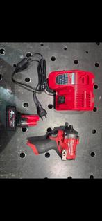 Milwaukee m12 slagmoer sleutel incl lader en 1 accu, Ophalen of Verzenden, Boor- en Schroefmachine