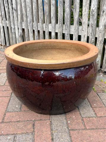 Grote bruine, geglazuurde plantenbak/bloempot beschikbaar voor biedingen